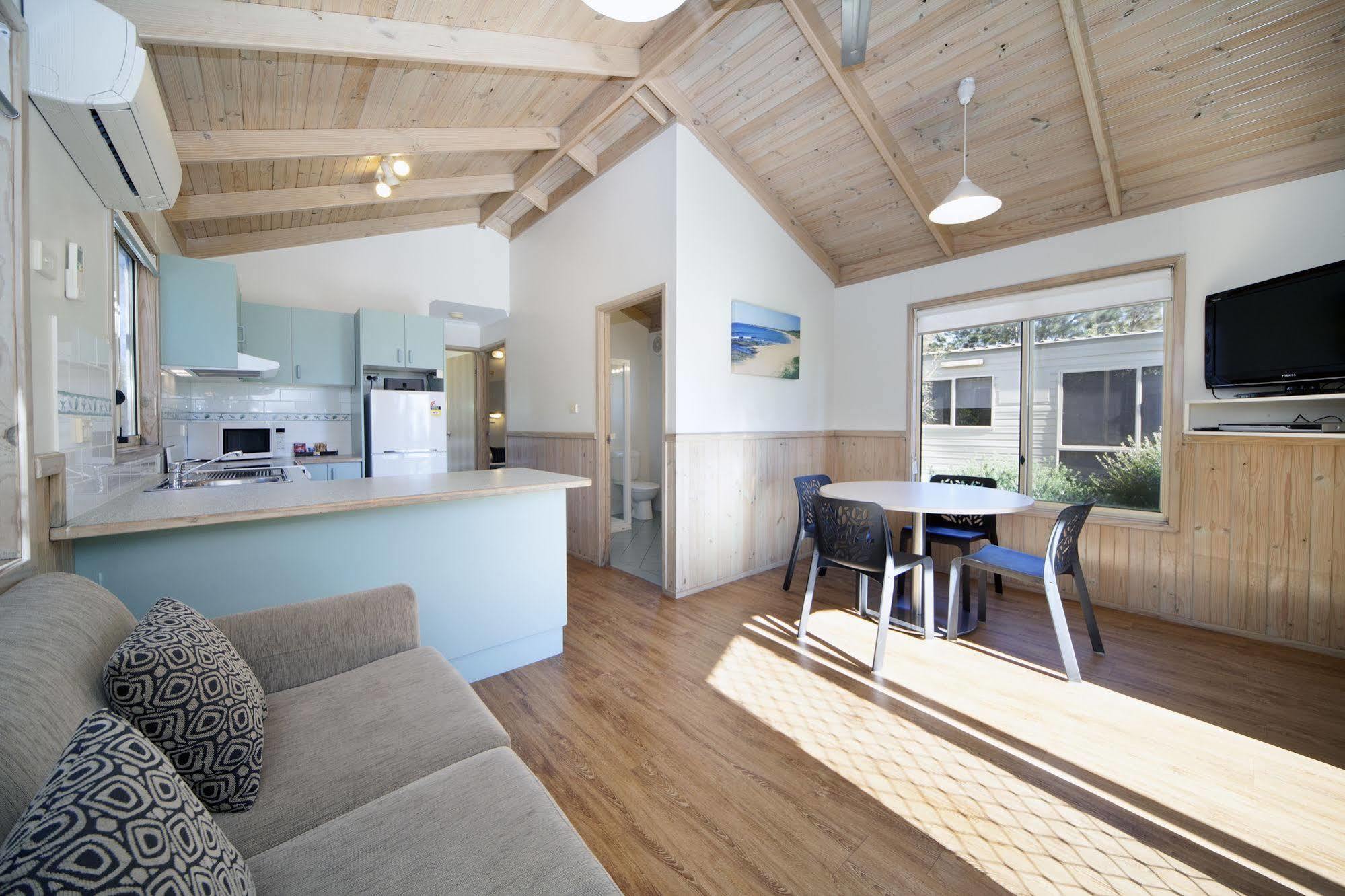 Отель Holiday Haven Калберра-Бич Экстерьер фото